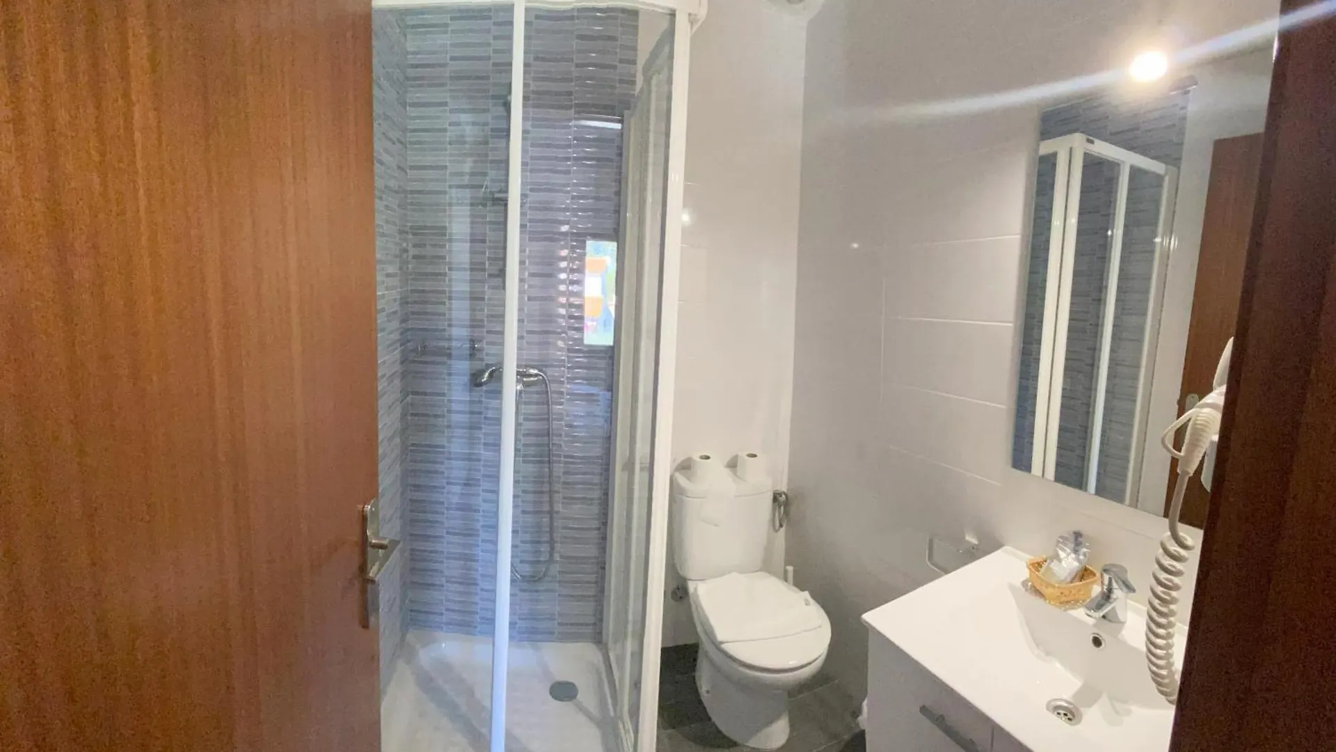 Hotel Les Roques Bascara Испания